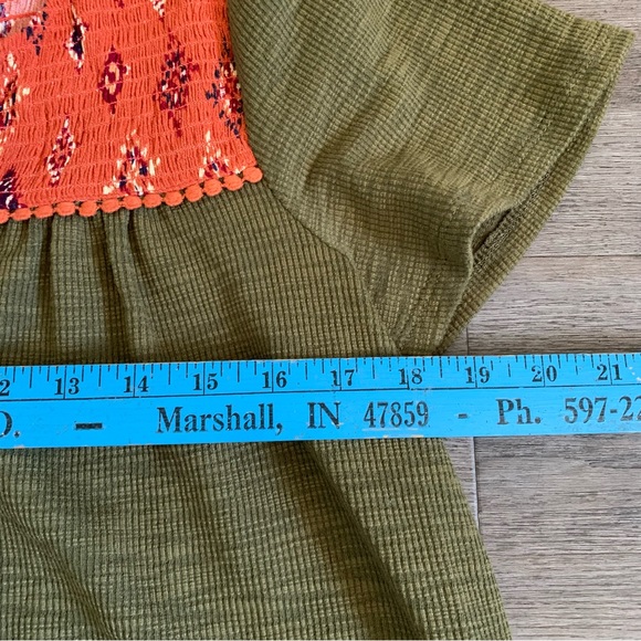 EUC THML size Medium Smocked Yoke Knit Top 031424 - Picture 6 of 8